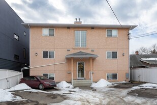 Tuxedo Estate in Calgary, AB - Building Photo