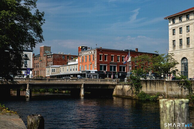 81 Mechanic St in Stonington, CT - Building Photo - Building Photo