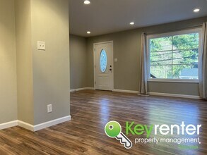 348 Harvard Ave in Fircrest, WA - Building Photo - Building Photo