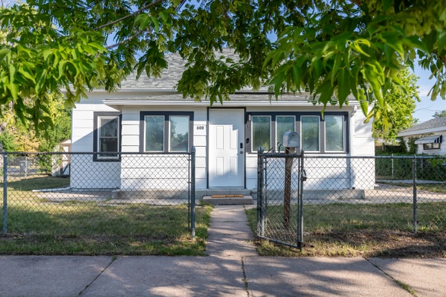 600 E 8th St in Cheyenne, WY - Foto de edificio - Building Photo