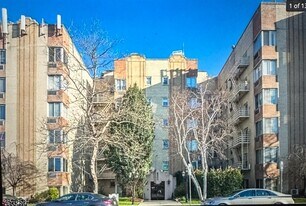 19 Lyons Ave in Newark, NJ - Building Photo