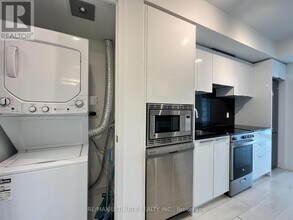 501 Yonge St in Toronto, ON - Building Photo - Building Photo