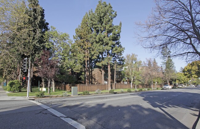 Lytton Gardens in Palo Alto, CA - Building Photo - Building Photo