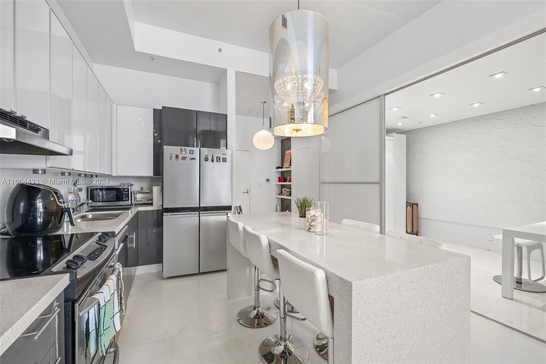 2001 Meridian Ave, Unit # 525 in Miami Beach, FL - Building Photo