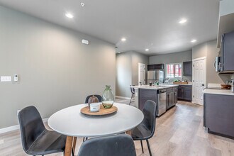 11212 Bingham Ave E, Unit A1 in Tacoma, WA - Building Photo - Building Photo