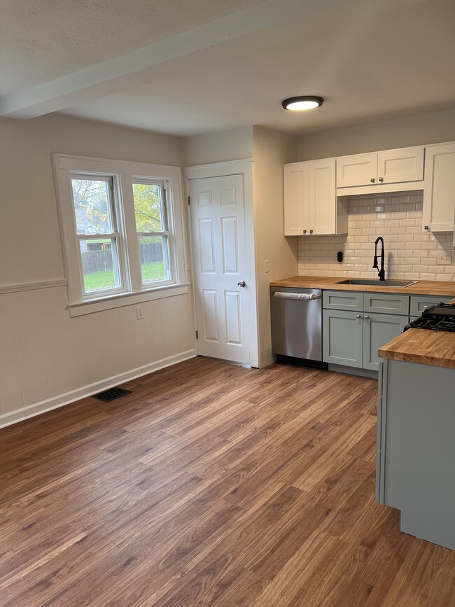 905 Klem Rd in Webster, NY - Building Photo - Building Photo