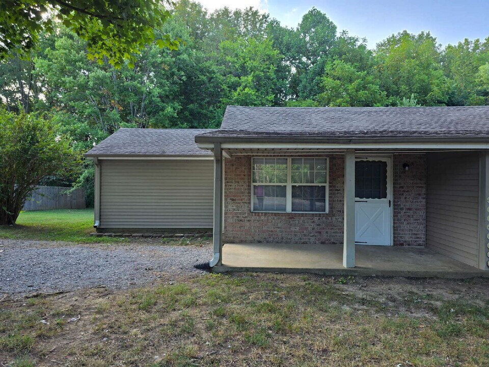 1050 Woody Ln in Goodlettsville, TN - Building Photo