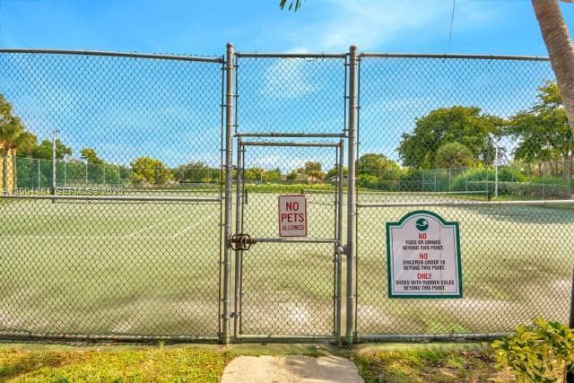 1727 Meadows Cir W in Boynton Beach, FL - Building Photo - Building Photo