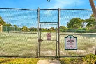 1727 Meadows Cir W in Boynton Beach, FL - Foto de edificio - Building Photo