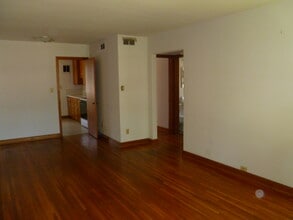 8323 W North Ave, Unit 4 in Wauwatosa, WI - Building Photo - Building Photo