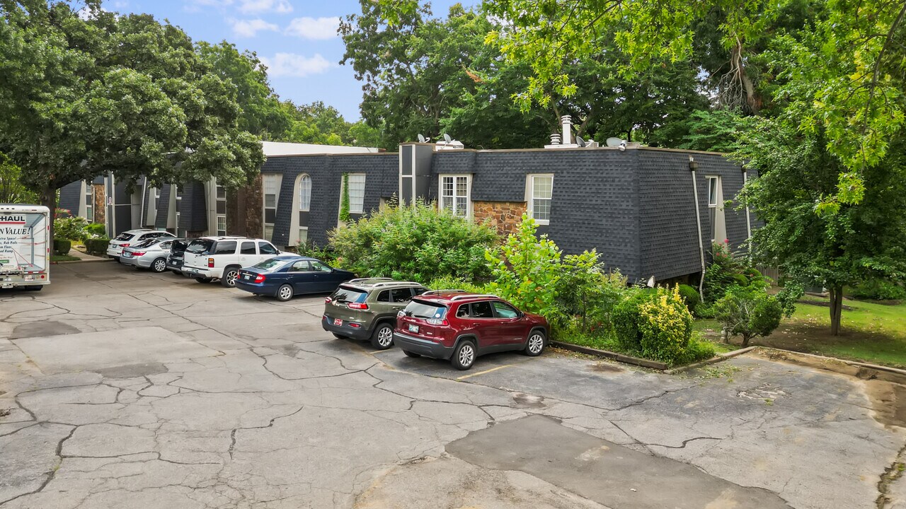 4426 E 68th St, Unit 481 in Tulsa, OK - Building Photo