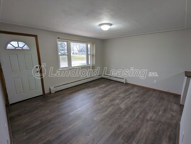 2011 Mark Dr in Lorain, OH - Building Photo - Building Photo