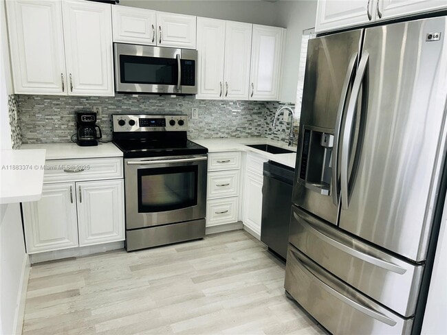 6318 NW 24th Ct in Margate, FL - Building Photo - Building Photo