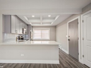 6747 N Olmsted Ave in Chicago, IL - Building Photo - Building Photo