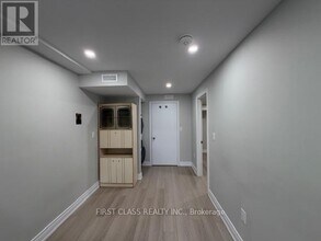 5323 Red Brush Dr in Mississauga, ON - Building Photo - Building Photo