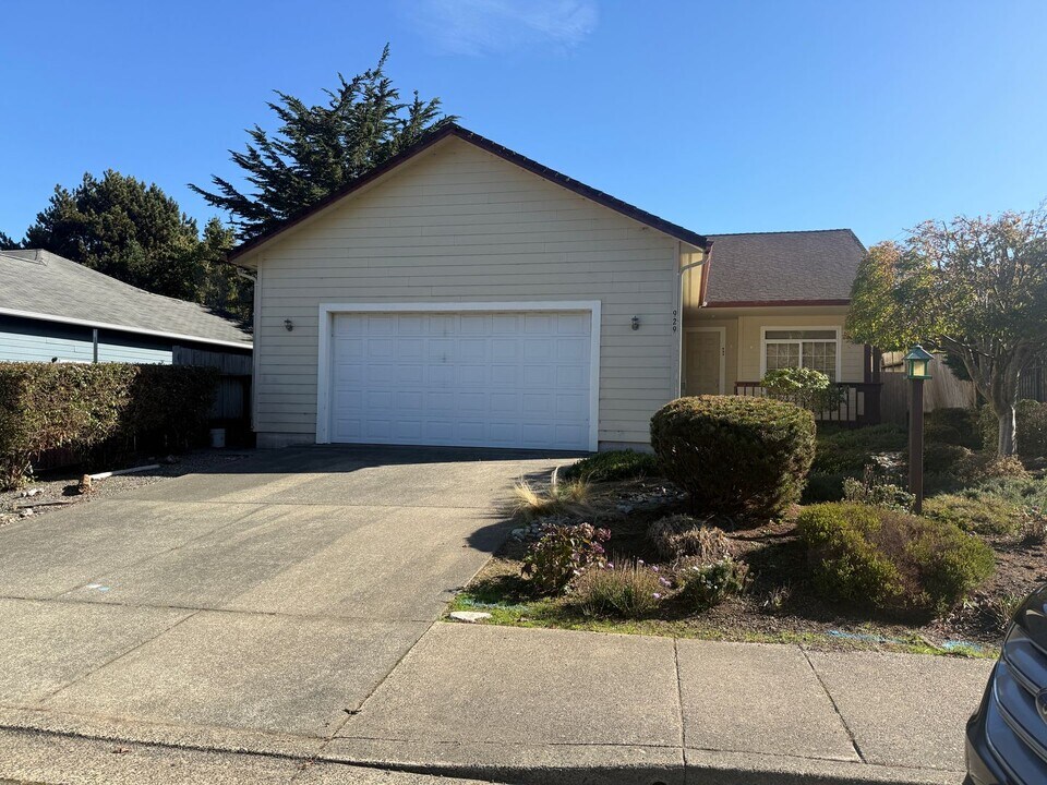 929 Seagate St in Coos Bay, OR - Building Photo