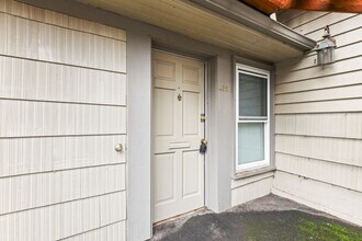 4320-4328-4328 NE Maywood Pl in Portland, OR - Building Photo - Building Photo