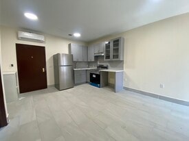 1527 Bryant Avenue in Bronx, NY - Building Photo