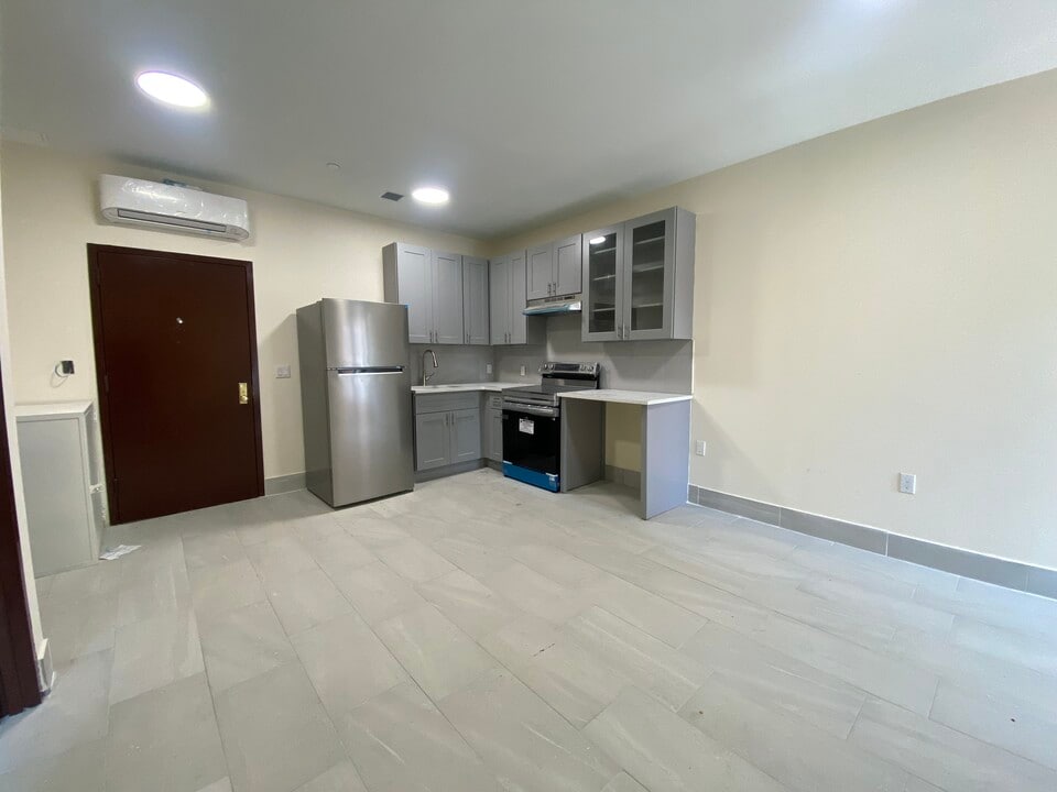 1527 Bryant Avenue in Bronx, NY - Foto de edificio