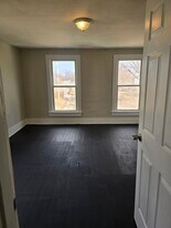 55-57-57 W Parkwood Ave in Springfield, OH - Building Photo