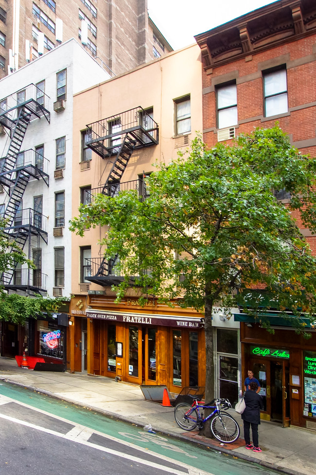 1317 First Ave in New York, NY - Foto de edificio - Building Photo