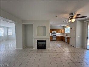 831 Sleepy Moon Ave in Henderson, NV - Building Photo - Building Photo