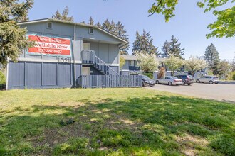 Freeport Apartments in Tacoma, WA - Building Photo - Building Photo