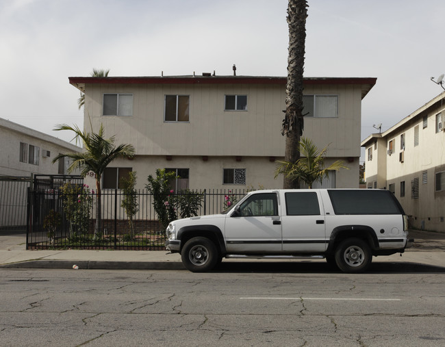 6919 Whitsett Ave in North Hollywood, CA - Building Photo - Building Photo