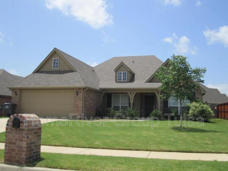 3520 West 106th St S in Jenks, OK - Building Photo