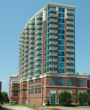 Vistas on the James in Richmond, VA - Foto de edificio - Building Photo