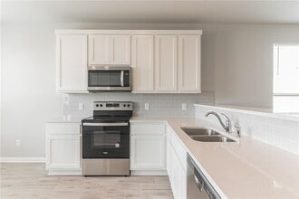 129 Wild Wind Trail in Jarrell, TX - Building Photo - Building Photo