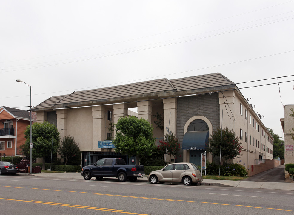 Woodley Villas Apartments in Van Nuys, CA - Foto de edificio