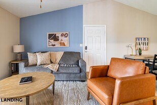 1000 Palm Pl Dr NE, Unit 2337 in Palm Bay, FL - Building Photo