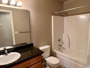 2406 W Bridlewood Trail in Ozark, MO - Building Photo - Building Photo