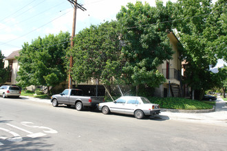 303 E Providencia Ave in Burbank, CA - Building Photo - Building Photo