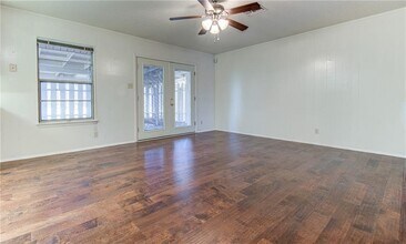 8424 Jamestown Dr in Austin, TX - Building Photo - Building Photo