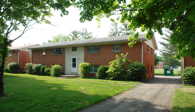 Stafford Apartments in Worthington, OH - Building Photo - Building Photo