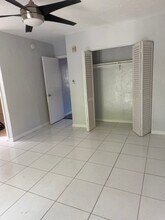 1860 Venice Park Dr, Unit 124 in North Miami, FL - Building Photo - Building Photo