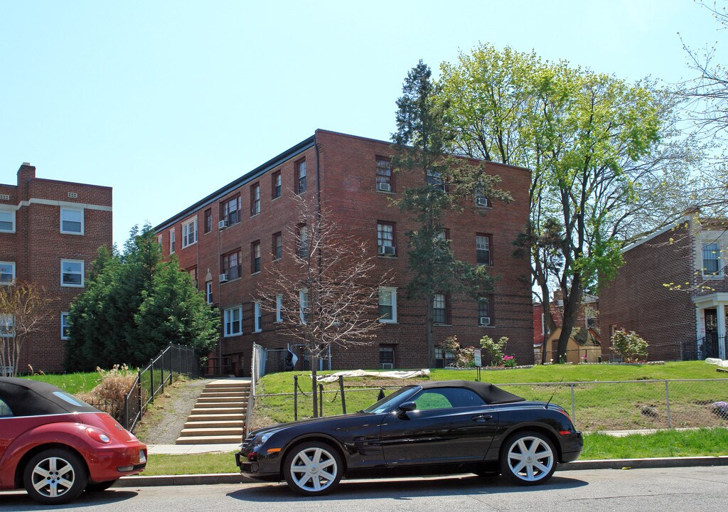 1621 Massachusetts Ave SE in Washington, DC - Building Photo