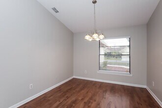 1012 Cameo Crest Ln in Valrico, FL - Foto de edificio - Building Photo