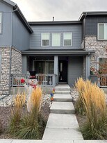 7487 W Pacific Ln in Lakewood, CO - Building Photo
