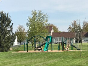 Meadowlark Townhomes in Dekalb, IL - Building Photo - Building Photo