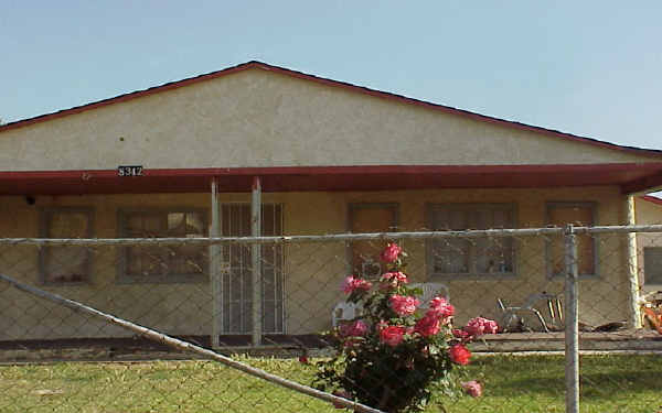 8342 Cypress Ave in Riverside, CA - Foto de edificio - Building Photo