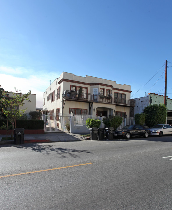 5162 Fountain Ave in Los Angeles, CA - Building Photo