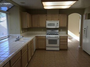 9437 Sierra Summit Ave in Las Vegas, NV - Building Photo - Building Photo