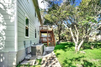 207 Oakwood Loop in San Marcos, TX - Building Photo - Building Photo