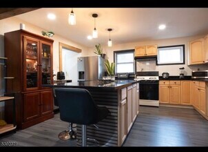 2505 Girard Pl, Unit 2505GirardPlace#2 in Union, NJ - Foto de edificio - Building Photo