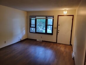 1201 E Harding Dr in Urbana, IL - Building Photo - Building Photo