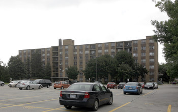 Victoria Apartments in Burlington, ON - Building Photo - Building Photo