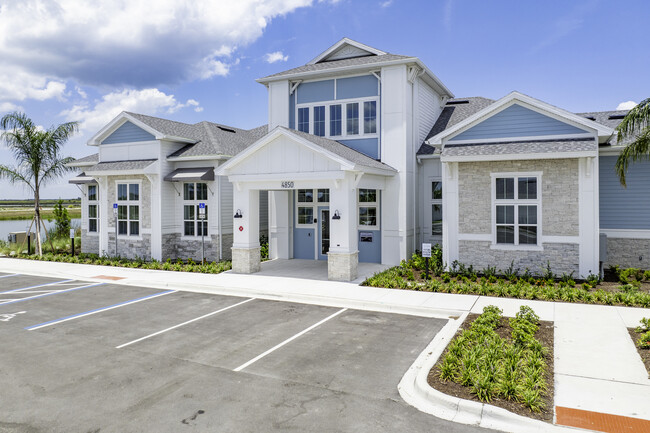 Eden Heritage Lakes in West Melbourne, FL - Building Photo - Building Photo